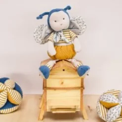 Hot Balle d'éveil bébé avec Hochet - Pollen l'abeille en coton BIO - 15 cm - Modèle aléatoire Les Prix Doux|Doudous Coton Bio