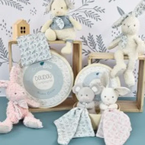 Online Chien peluche beige avec mouchoir bleu en coton BIO - 22 cm Les Prix Doux|Doudous Coton Bio