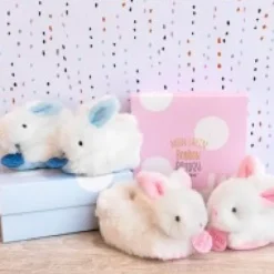 Discount Coffret cadeau naissance chaussons lapin bleu avec hochet - 0/6 mois Les Coffrets À Offrir|Les Prix Doux
