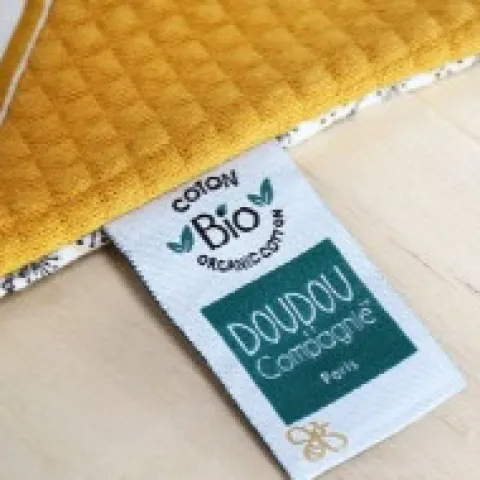 Outlet Doudou bébé ours en coton BIO - 20 cm - modèle aléatoire Cadeau À Moins De 20€|Les Prix Doux