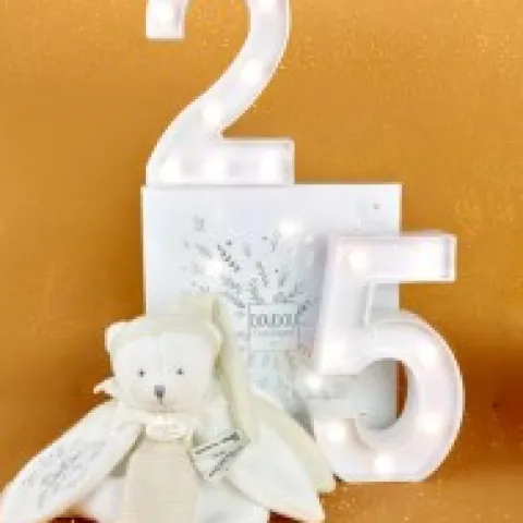 Hot Doudou plat pétales Ours Blanc - 25 cm - Collection Anniversaire Doudou® Anniversaire|Ours