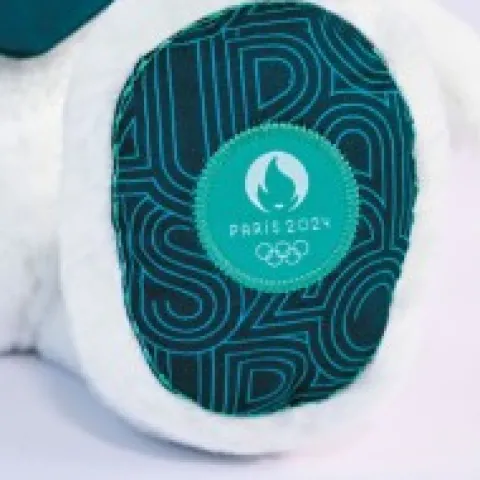Fashion Ours en peluche Premium blanc avec bandana Paris 2024 - 37 cm Collection Bébé Jo|Les Peluches Supporters