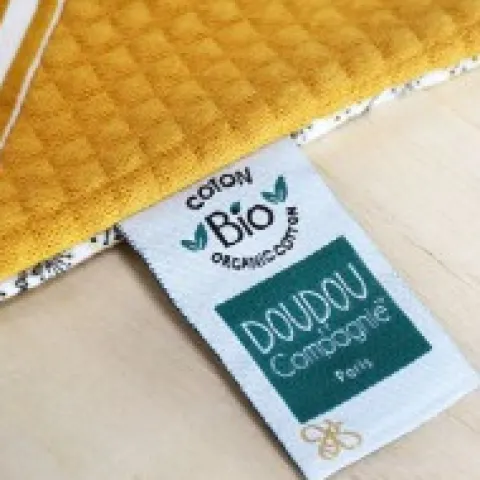 Fashion Peluche géante Pollen l'abeille en coton BIO - 90 cm Les Prix Doux|Doudous Coton Bio