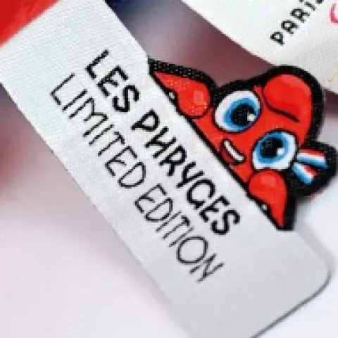Fashion Peluche mascotte Jeux Paralympiques Paris 2024 fabriquée en France - Edition limitée version métallisée - 29 cm Mascotte Jo|Mascotte Jo